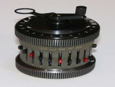 Curta: Ο μηχανικός υπολογιστής που θα δινόταν ως δώρο στον Χίτλερ (φωτό)